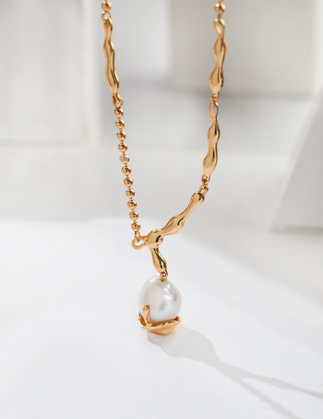 Baroque pearl pendant necklace