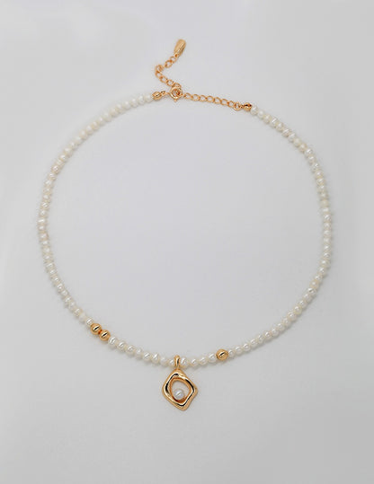 Eye pearl necklace