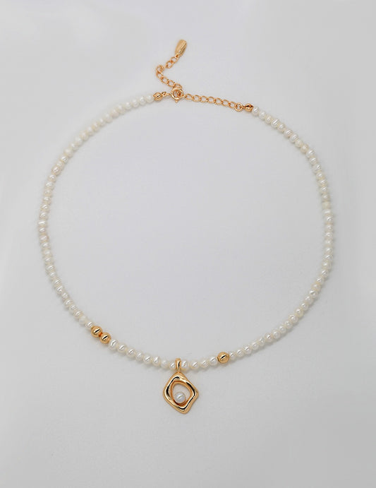 Eye pearl necklace