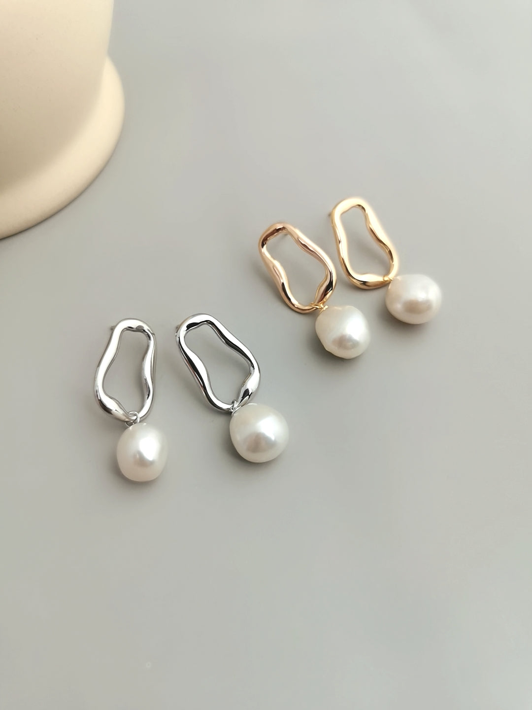 Single Bold Pearl Medium Hoops