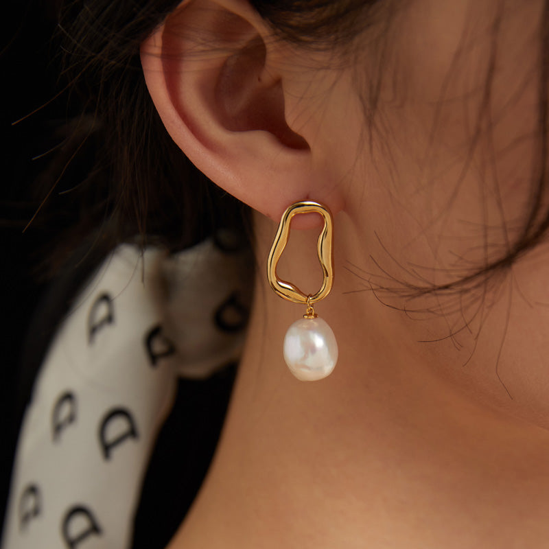 Single Bold Pearl Medium Hoops