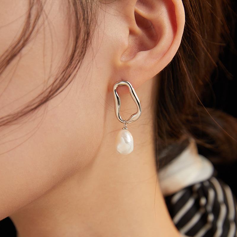 Single Bold Pearl Medium Hoops