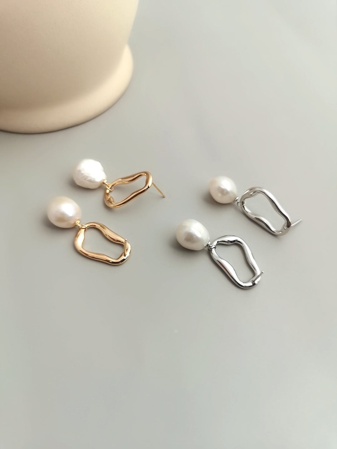 Single Bold Pearl Medium Hoops