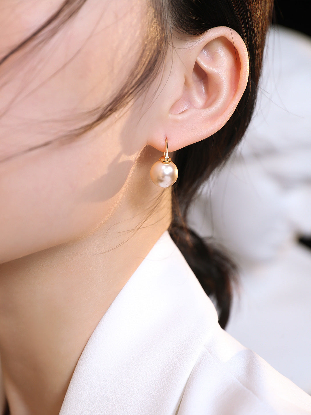 Single Bold Pearl Small Hoops