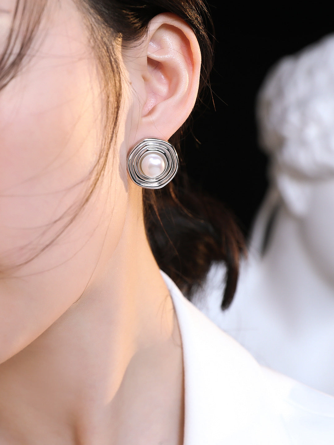 Bold Pearl Disk-shaped Earrings